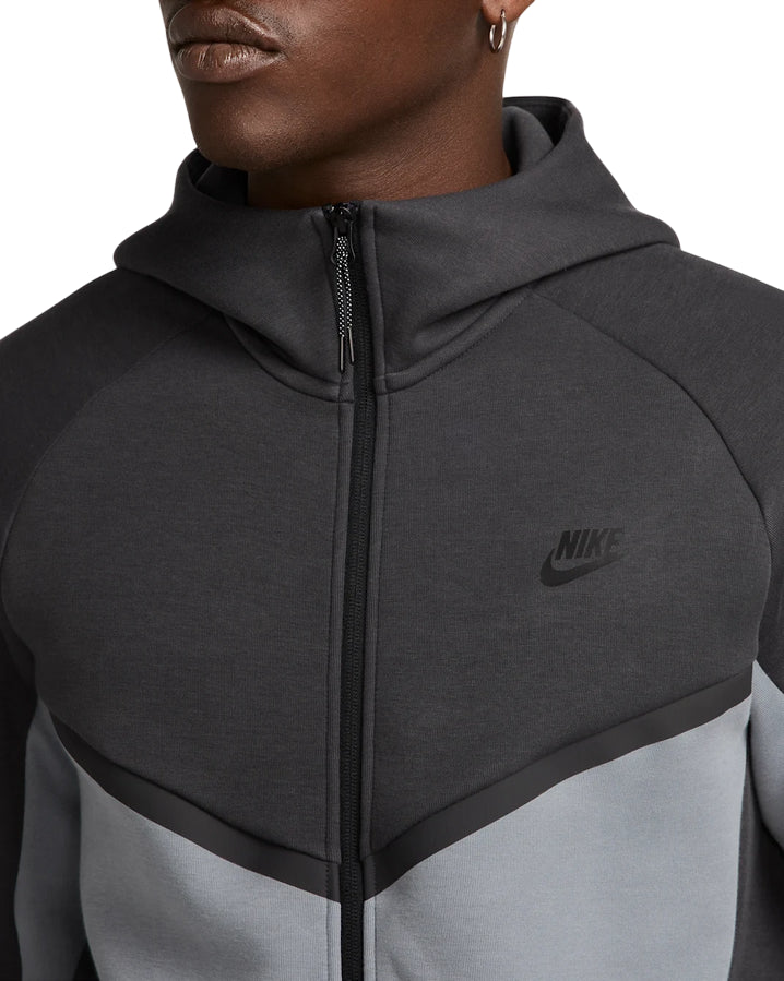 Nike Tech Giacca Uomo Windrunner HV0949-061 grigio
