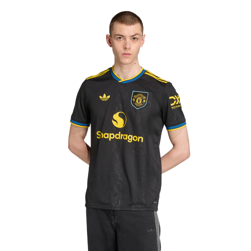 Adidas Terza Maglia Manchester United 25/26 KD4225 Nero - Maglia Calcio Ufficiale con Tecnologia AEROREADY - frontale indossata