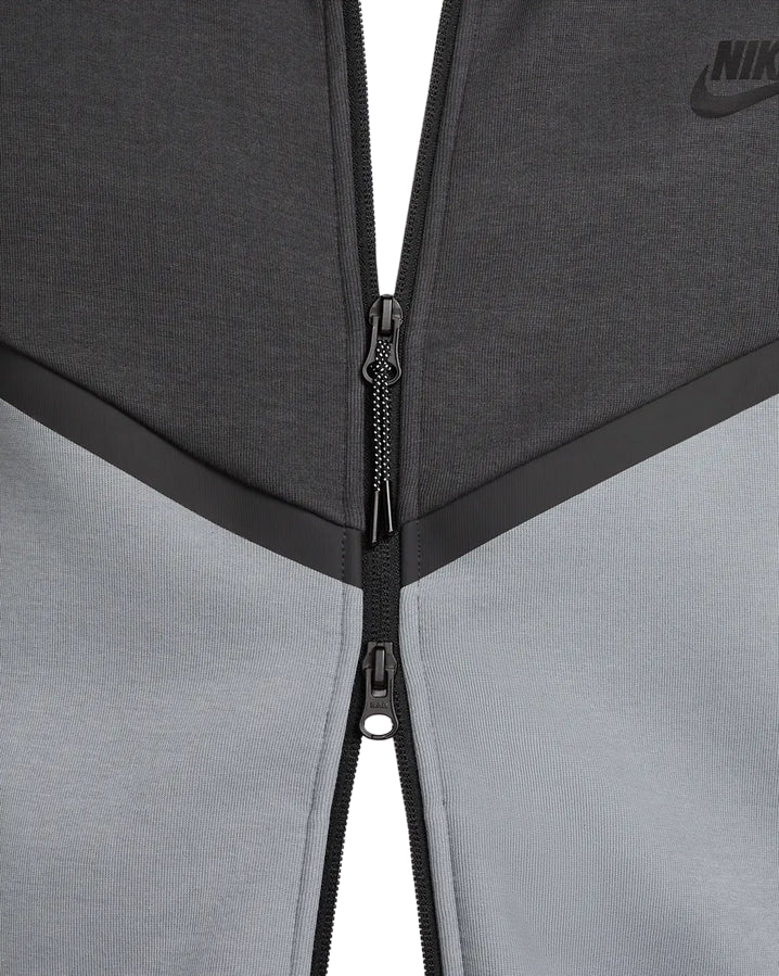 Nike Tech Giacca Uomo Windrunner HV0949-061 grigio