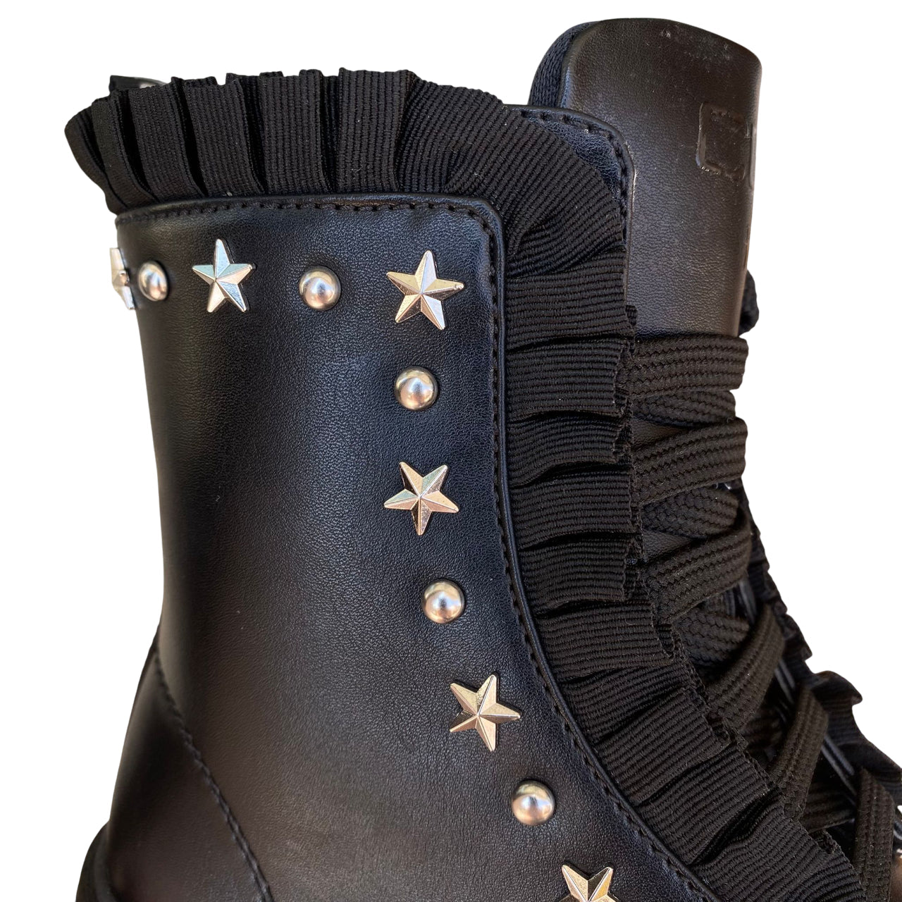 Dettaglio borchie decorative stivaletto Cult bambina per stile rock autentico e trendy