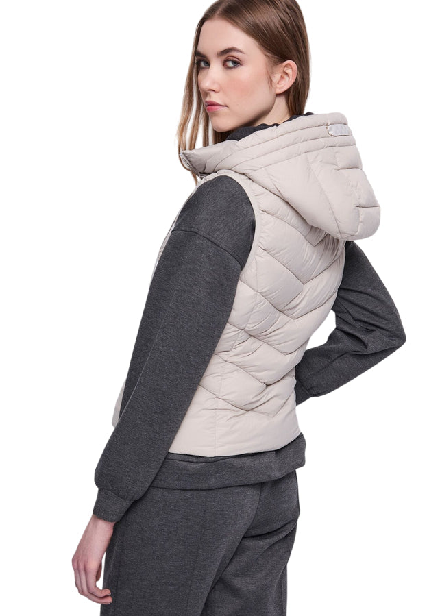 Gaudì Gilet Donna Nylon Trapuntato Cappuccio 521BD35003-2101 Grigio – Comfort & Stile