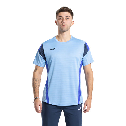 Maglia tennis Joma uomo modello 104202.383, vista frontale indossata, design sportivo professionale per il tennis