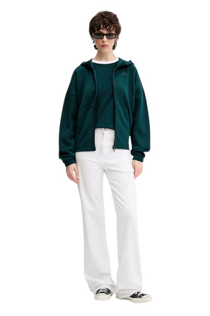 Marchio Adidas Essentials autentico, garanzia di qualità e design iconico