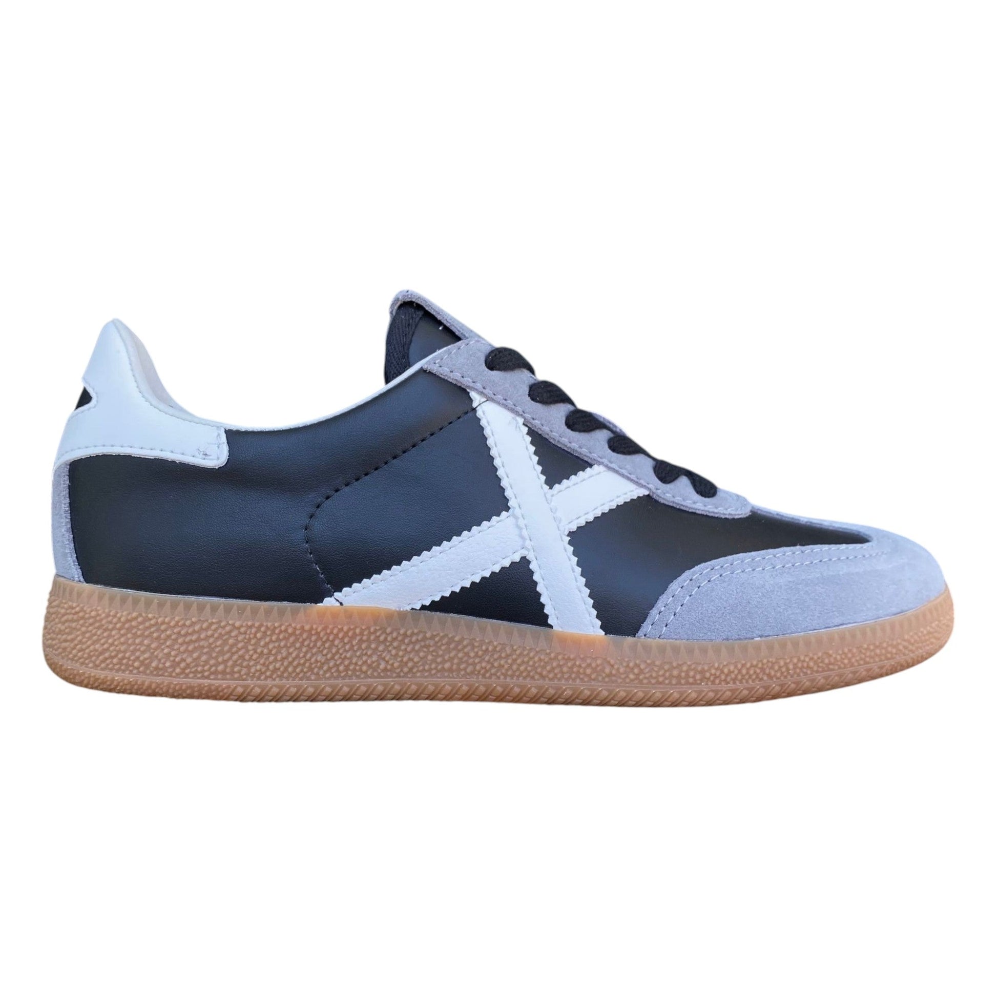 Sneakers uomo Munich BARRU 163 8290163 nero vista laterale con design vintage anni 70 e suola a casco pallamano