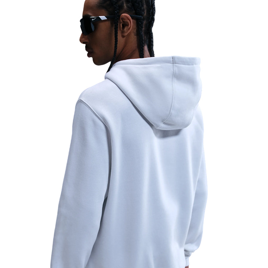 Vista posteriore felpa Nike Club Fleece bianca con design essenziale e vestibilità comfort casual