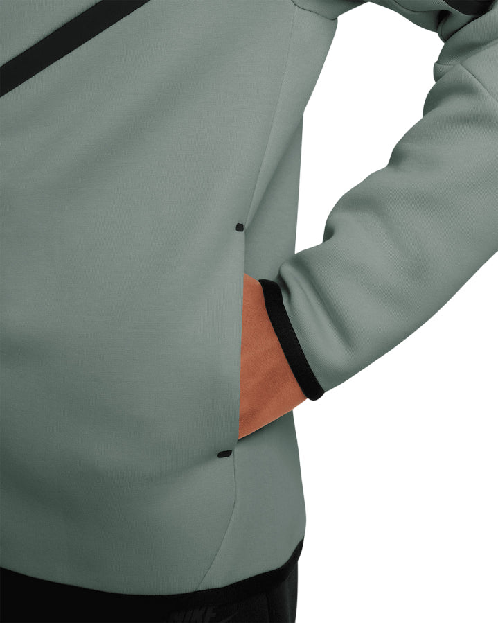 Nike Felpa Junior Tech Fleece HV5867-364 Verde – Calore e Stile