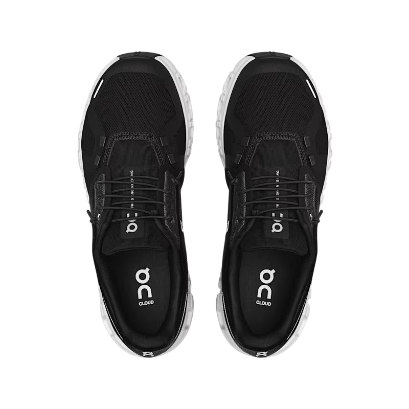 Vista dall'alto scarpa running On Cloud 6 donna nero-bianco design iconico