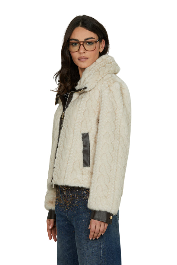 Relish – Ecopelliccia THIMOTYN Manica Lunga con Lavorazione Trecce, Inserti in Ecopelle e Zip RDA25050009025 Avorio | Calore Sofisticato, Texture Unica e Stile Contemporaneo