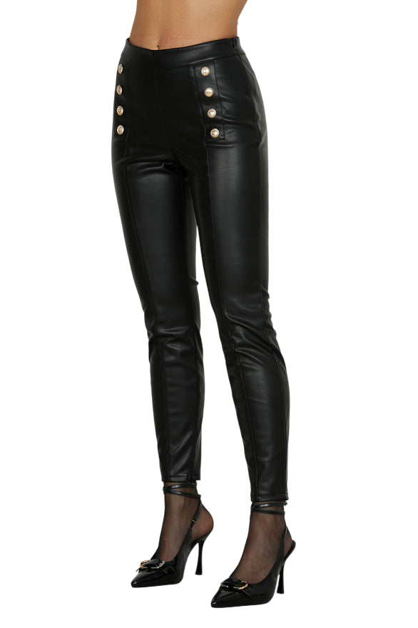 Relish – Pantalone QUORUM Vita Alta in Ecopelle con Dettaglio Bottoni e Zip Fondo RDA2507011040 Nero | Femminilità Decisa, Design Grintoso e Versatilità Day-to-Night