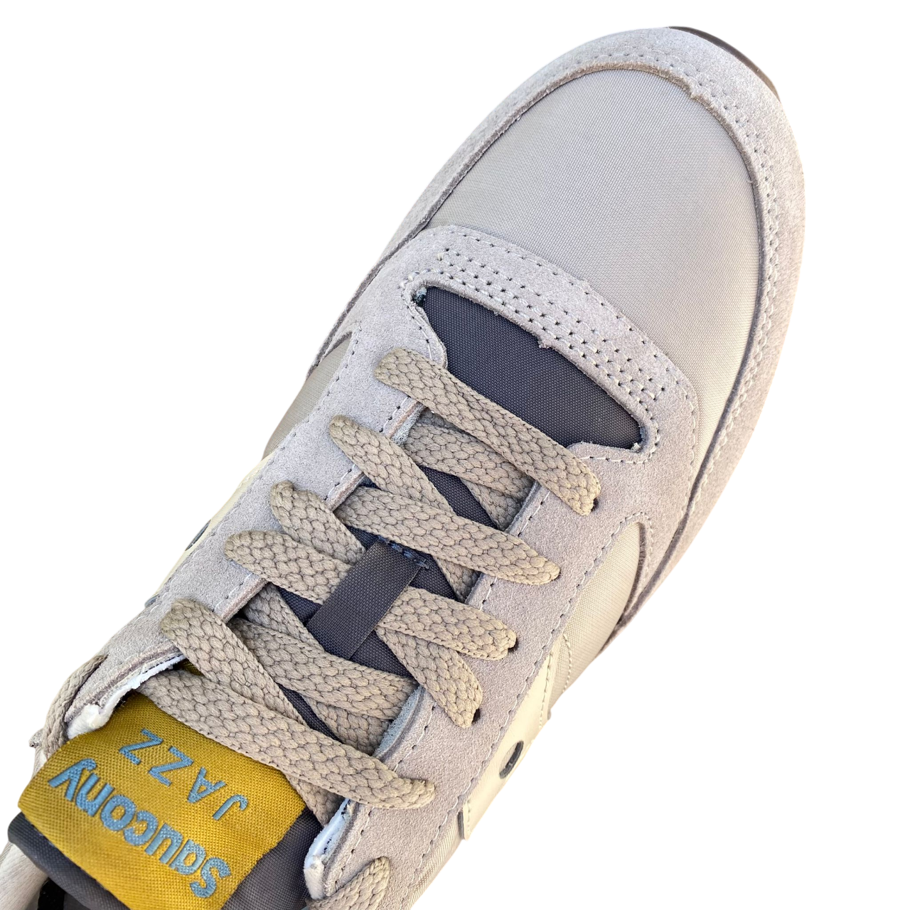 Saucony Jazz Original S2044-730 sneakers da uomo in colorazione beige-giallo, vista dall'alto che mostra il design vintage e i materiali premium