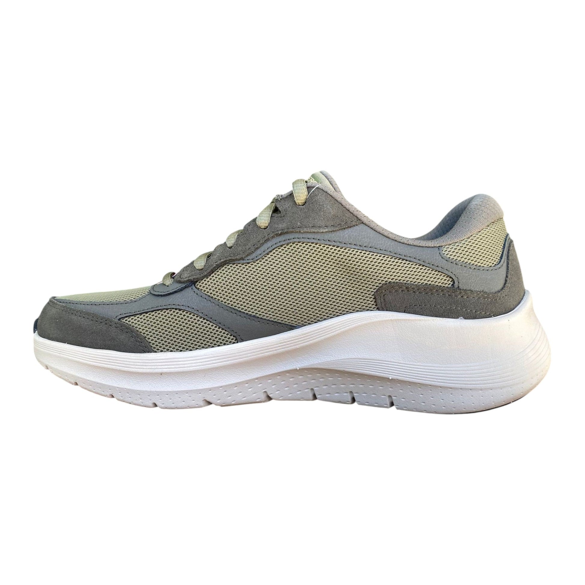 Scarpe uomo Skechers Arch Fit 2.0 The Keep oliva vista laterale interno con supporto plantare certificato e tomaia mesh pelle