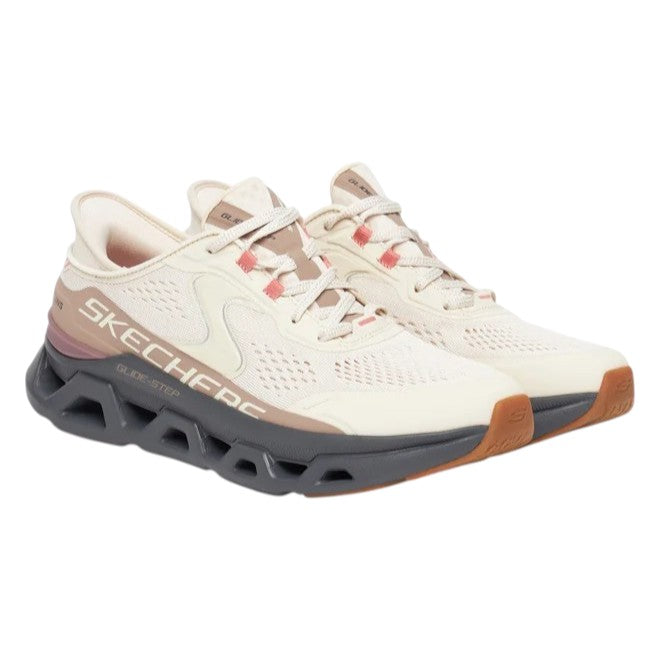 Scarpe Skechers Slip-ins Glide-Step Altus vista frontale con tomaia in mesh ingegnerizzato Stretch Fit e lacci regolabili