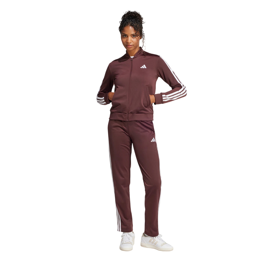 Tuta sportiva donna Adidas colore aurora rubino con zip frontale e iconiche 3-stripes, realizzata in tricot effetto seta da materiali riciclati