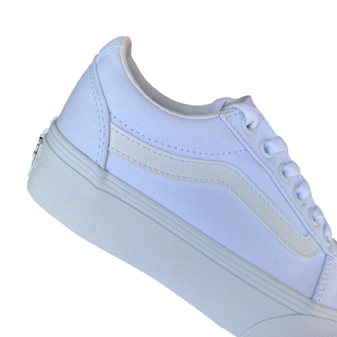 Sneakers Vans Ward Platform bianche in canvas con suola rialzata, modello VN0A3TLC0RG1 per donna