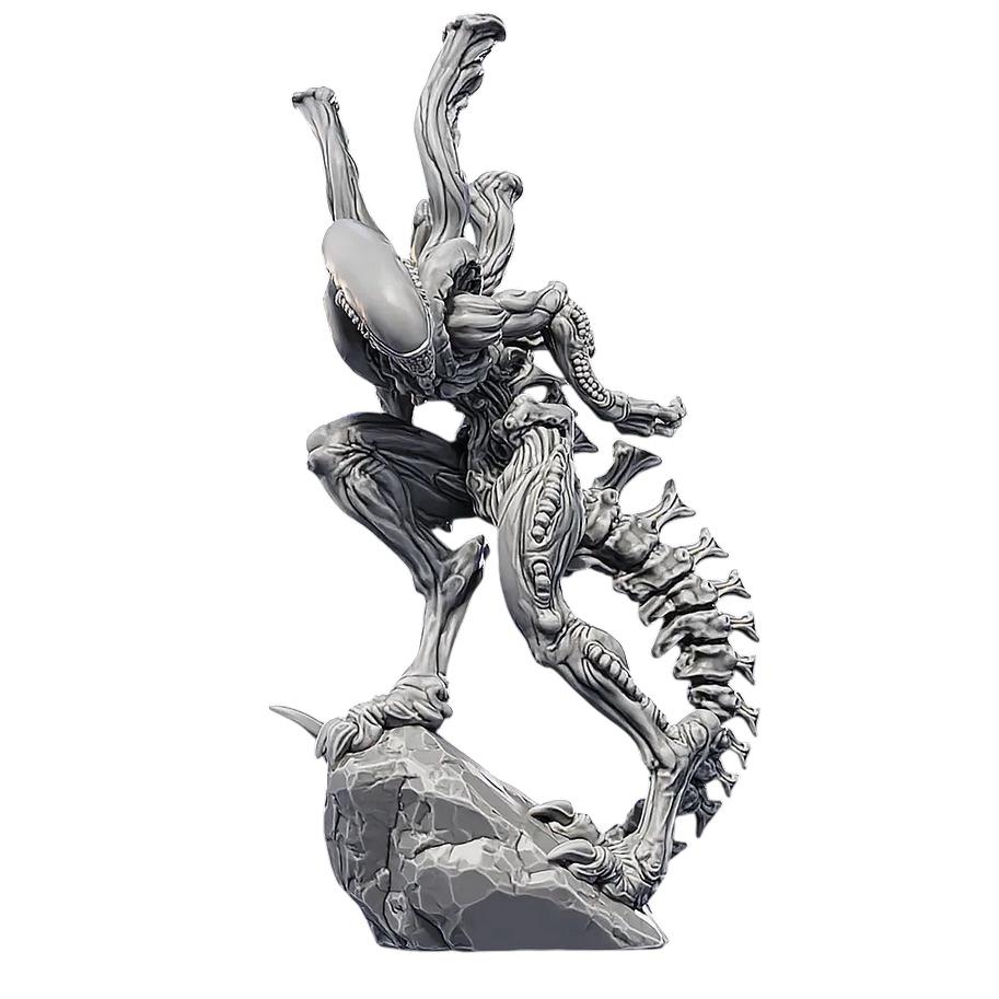 Statua Alien Xenomorph in Resina - Scultura Artigianale da Collezione 19x20cm