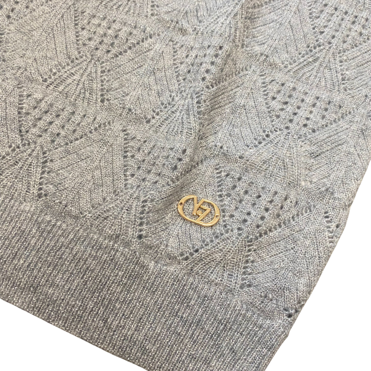 Yes Zee Maglia Donna Scollo V Glitter Lavorata 1398 M019 0809 grigio - Dettaglio Logo